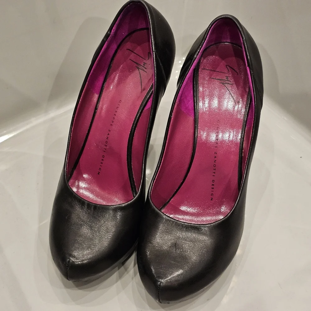 GIUSEPPE ZANOTTI Black Leather Classic Round Toe Platform Pumps (EU 36.5)